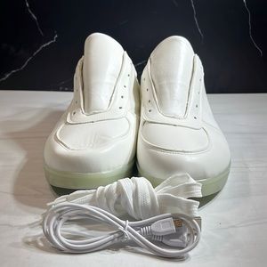 Siumlation Women’s LED Sneaker White sz 8.5